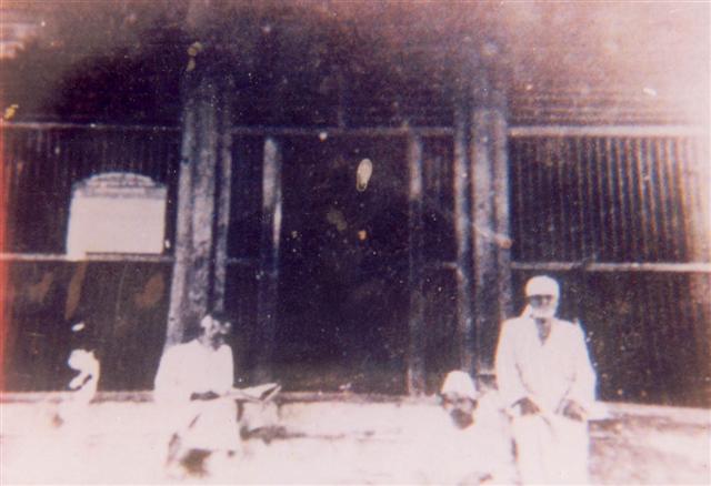 SaiBaba sitting on the Ota at Sabhamandap