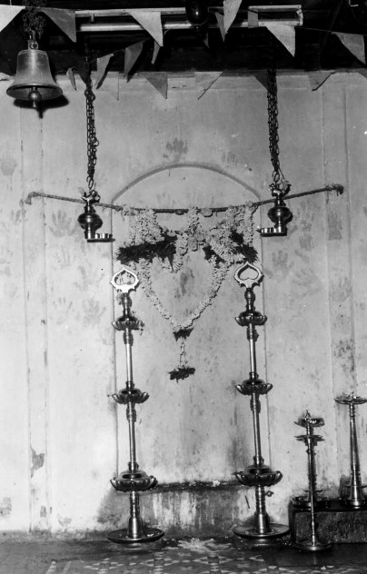 original photograph of the Nimbar present inside Dwarakamai Masjid
